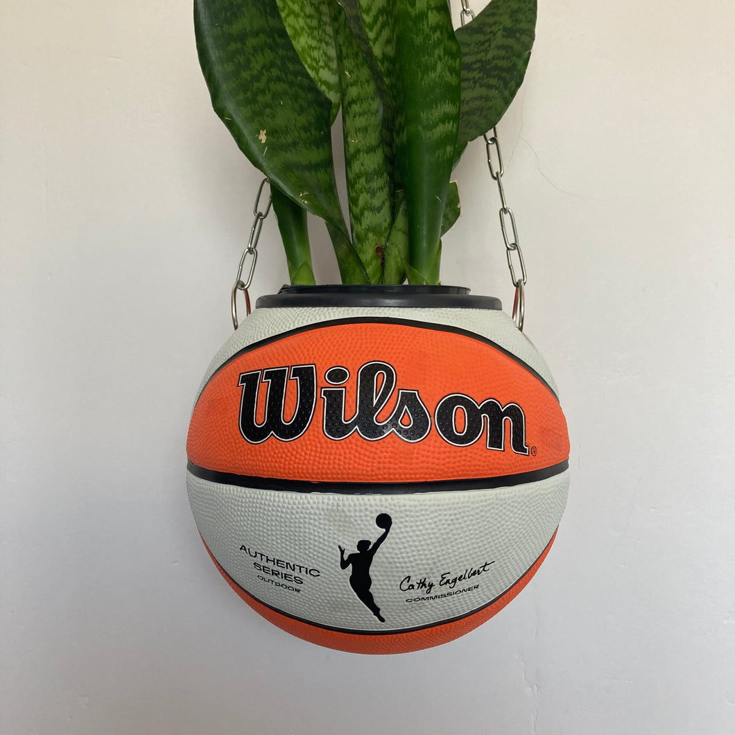 deco-chambre-basket-nba-ballon-de-basketball-planter-wilson-orange-pot-de-fleurs