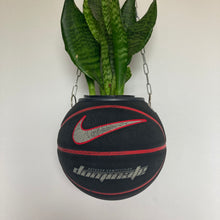 Charger l&#39;image dans la galerie,      decoration-basket-nba-sneakers-room-ballon-de-basketball-planter-pot-de-fleurs-nike

