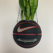 Charger l&#39;image dans la galerie,      decoration-basket-nba-sneakers-room-ballon-de-basketball-planter-pot-de-fleurs-nike
