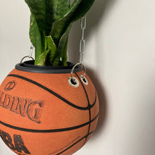 Charger l&#39;image dans la galerie, decoration-basket-vintage-nba-ballon-de-basketball-planter-spalding-deco-pot-de-fleurs
