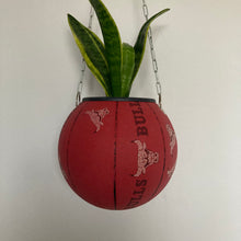 Charger l'image dans la galerie, ballon-de-basket-pot-de-fleurs-spalding-chicago-bulls-vintage
