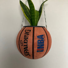 Charger l&#39;image dans la galerie, ballon-de-basket-pot-de-fleurs-spalding-nba-classique
