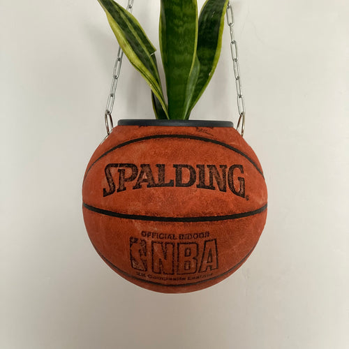 ballon-de-basket-pot-de-fleurs-spalding-orange-vintage