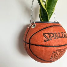 Charger l'image dans la galerie, ballon-de-basket-pot-de-fleurs-spalding-orange-vintage

