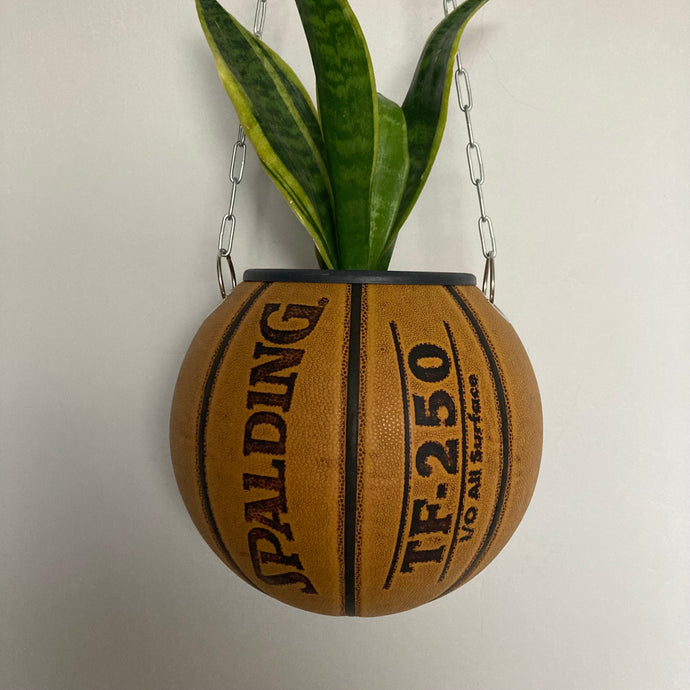 ballon-de-basket-pot-de-fleurs-spalding-tf250