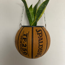Charger l'image dans la galerie, ballon-de-basket-pot-de-fleurs-spalding-tf250
