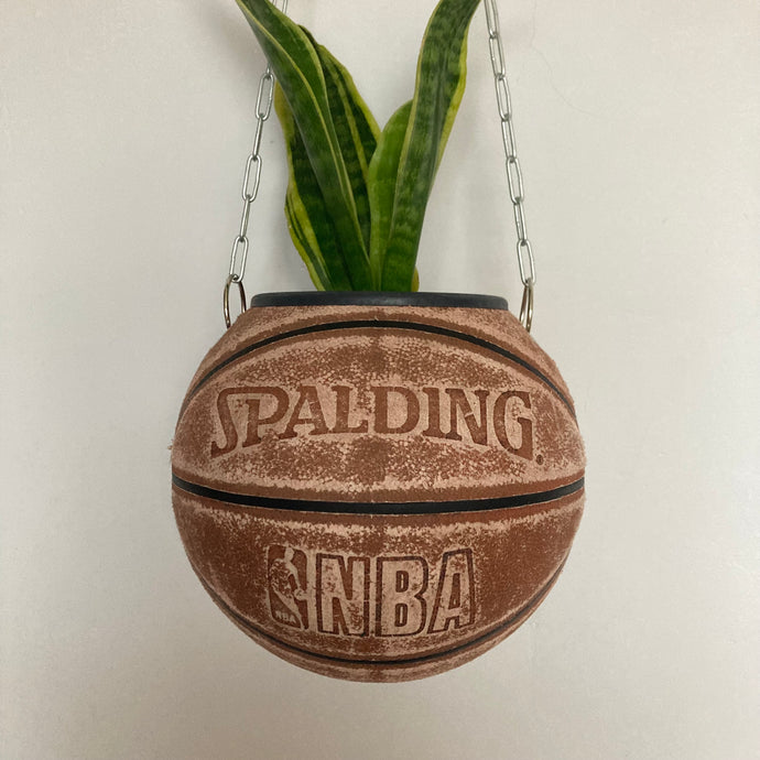 ballon-de-basket-pot-de-fleurs-spalding-vintage-marron