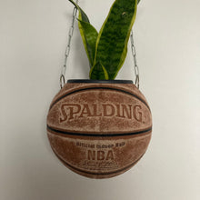 Charger l'image dans la galerie, ballon-de-basket-pot-de-fleurs-spalding-vintage-marron
