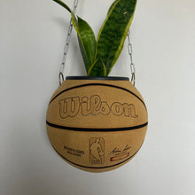 Charger l'image dans la galerie, ballon-de-basket-pot-de-fleurs-wilson-nba-vintage
