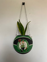 Charger l&#39;image dans la galerie, decoration-basketball-boston-celtics-spalding-deco-nba-plante-ballon-pot-de-fleurs
