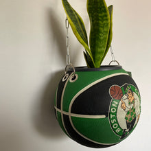 Charger l&#39;image dans la galerie, decoration-basketball-boston-celtics-spalding-deco-nba-plante-ballon-pot-de-fleurs
