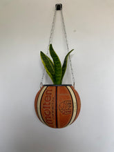 Charger l&#39;image dans la galerie, decoration-basketball-deco-nba-plante-ballon-basket-molten-pot-de-fleurs
