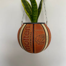 Charger l&#39;image dans la galerie, decoration-basketball-deco-nba-plante-ballon-basket-molten-pot-de-fleurs
