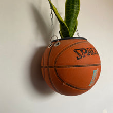 Charger l&#39;image dans la galerie, decoration-basketball-deco-nba-plante-ballon-basket-pot-de-fleurs-spalding
