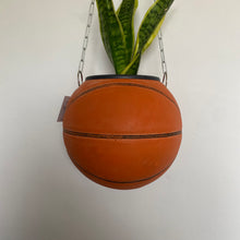Charger l&#39;image dans la galerie, decoration-basketball-deco-nba-plante-ballon-basket-pot-de-fleurs-spalding

