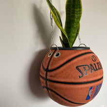 Charger l'image dans la galerie, decoration-basketball-deco-nba-plante-ballon-basket-pot-de-fleurs-spalding-vintage
