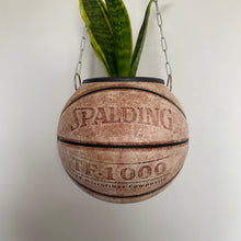 Charger l&#39;image dans la galerie, decoration-basketball-deco-nba-plante-ballon-basket-spalding-vintage-pot-de-fleurs
