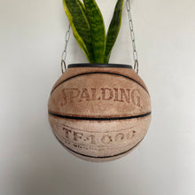 Charger l&#39;image dans la galerie, decoration-basketball-deco-nba-plante-ballon-basket-spalding-vintage-pot-de-fleurs
