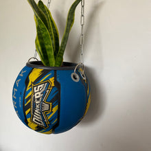 Charger l&#39;image dans la galerie, decoration-basketball-deco-nba-plante-ballon-basket-tarmak-bleu-pot-de-fleurs
