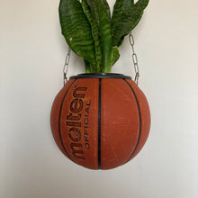 Charger l&#39;image dans la galerie, decoration-de-basket-deco-nba-basketball-planter-ballon-de-basket-pot-de-fleurs-molten

