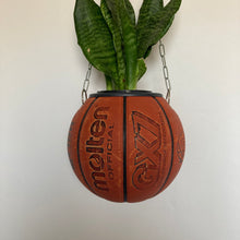 Charger l&#39;image dans la galerie, decoration-de-basket-deco-nba-basketball-planter-ballon-de-basket-pot-de-fleurs-molten

