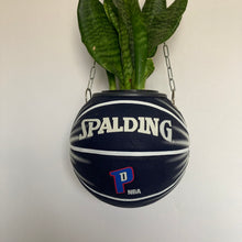 Charger l&#39;image dans la galerie, decoration-de-basket-deco-nba-basketball-planter-ballon-de-basket-pot-de-fleurs-spalding-detroit-piston
