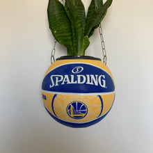 Charger l&#39;image dans la galerie, decoration-de-basket-deco-nba-basketball-planter-ballon-de-basket-pot-de-fleurs-spalding-golden-warriors
