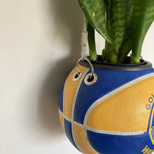 Charger l&#39;image dans la galerie, decoration-de-basket-deco-nba-basketball-planter-ballon-de-basket-pot-de-fleurs-spalding-golden-warriors
