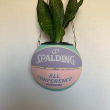 Charger l&#39;image dans la galerie, decoration-de-basket-deco-nba-basketball-planter-ballon-de-basket-pot-de-fleurs-spalding-pastel
