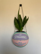 Charger l&#39;image dans la galerie, decoration-de-basket-deco-nba-basketball-planter-ballon-de-basket-pot-de-fleurs-spalding-pastel
