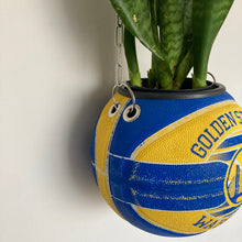 Charger l&#39;image dans la galerie, decoration-de-basket-deco-nba-basketball-planter-ballon-de-basket-pot-de-fleurs-spalding-warriors
