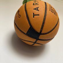 Charger l&#39;image dans la galerie, decoration-de-basket-deco-nba-basketball-planter-ballon-de-basket-pot-de-fleurs-tarmak
