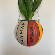 Charger l&#39;image dans la galerie, decoration-de-basket-deco-nba-basketball-planter-ballon-de-basket-pot-de-fleurs-tarmak-colore
