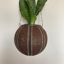 Charger l&#39;image dans la galerie, decoration-de-basket-deco-nba-basketball-planter-ballon-de-basket-pot-de-fleurs-tarmak-marron

