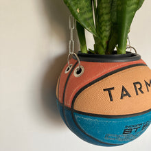 Charger l&#39;image dans la galerie,    decoration-de-basket-deco-nba-basketball-planter-ballon-de-basket-tarmak-pot-de-fleurs
