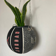 Charger l'image dans la galerie, decoration-de-basketball-ballon-de-basket-pot-de-fleurs-nike-jordan
