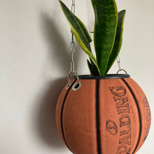 Charger l'image dans la galerie, decoration-de-basketball-ballon-de-basket-pot-de-fleurs-spalding
