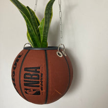Charger l'image dans la galerie, decoration-de-basketball-ballon-de-basket-pot-de-fleurs-wilson-classique
