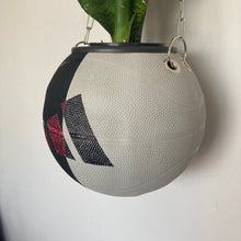 Charger l&#39;image dans la galerie, decoration-nba-ballon-de-basket-adidas-vintage-pot-de-fleur-basketball-planter
