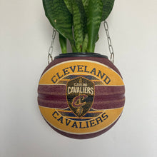 Charger l&#39;image dans la galerie,      decoration-nba-ballon-de-basket-spalding-cavaliers-pot-de-fleur-basketball-planter
