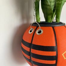 Charger l&#39;image dans la galerie, decoration-nba-basket-sneakers-room-ballon-de-basketball-planter-pot-de-fleurs-adidas
