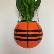 Charger l&#39;image dans la galerie, decoration-nba-basket-sneakers-room-ballon-de-basketball-planter-pot-de-fleurs-adidas
