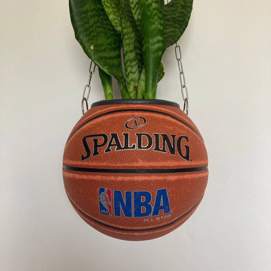       decoration-nba-basket-sneakers-room-ballon-de-basketball-planter-pot-de-fleurs-spalding