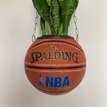 Charger l&#39;image dans la galerie,       decoration-nba-basket-sneakers-room-ballon-de-basketball-planter-pot-de-fleurs-spalding
