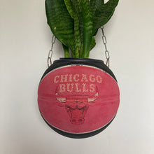 Charger l&#39;image dans la galerie,      decoration-nba-basket-sneakers-room-ballon-de-basketball-planter-pot-de-fleurs-spalding-chicago-bulls
