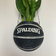 Charger l&#39;image dans la galerie,       decoration-nba-basket-sneakers-room-ballon-de-basketball-planter-pot-de-fleurs-spalding-spurs
