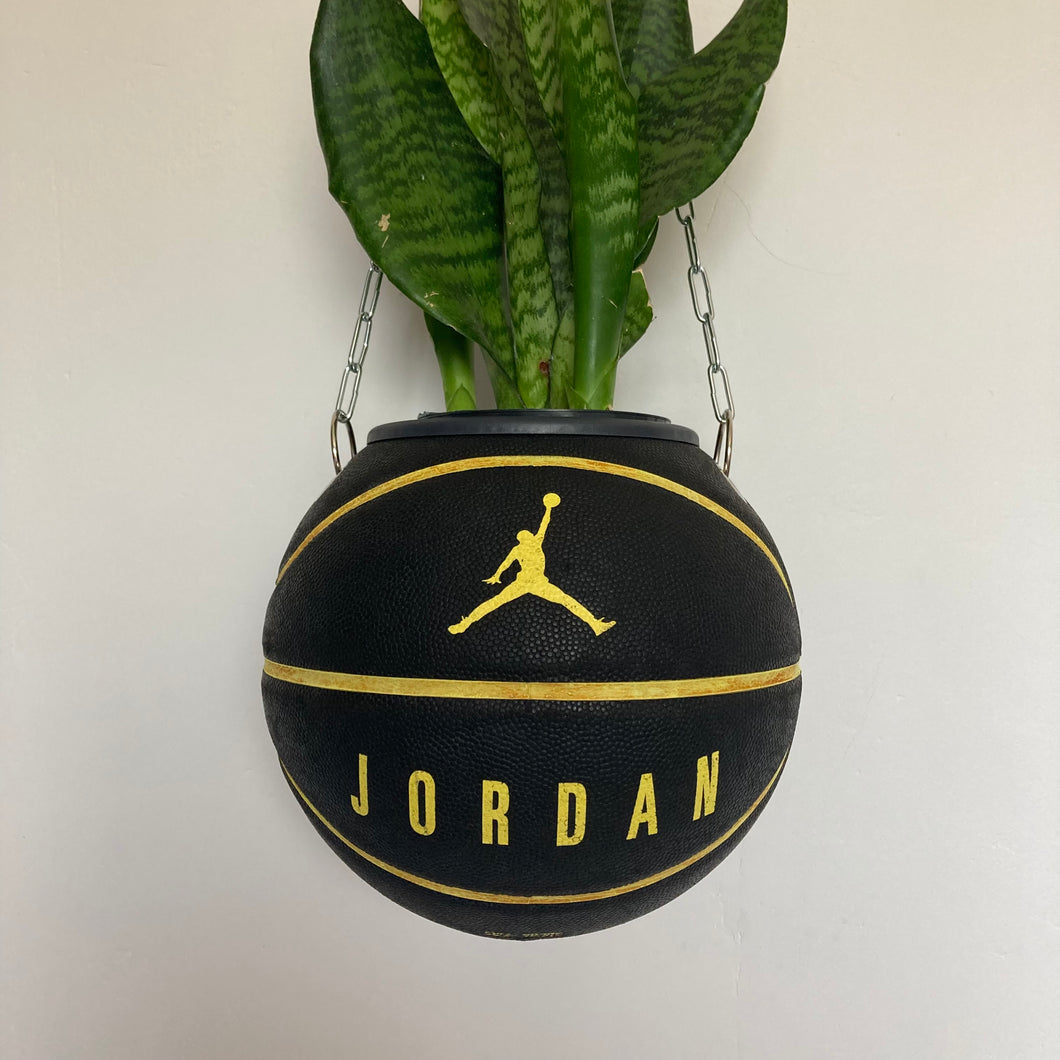      decoration-nba-sneakers-room-ballon-de-basketball-planter-pot-de-fleurs-jordan