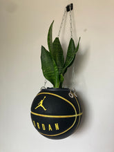 Charger l&#39;image dans la galerie,      decoration-nba-sneakers-room-ballon-de-basketball-planter-pot-de-fleurs-jordan

