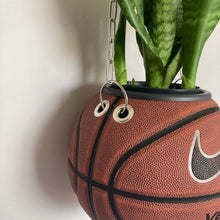 Charger l&#39;image dans la galerie,    decoration-nba-sneakers-room-ballon-de-basketball-planter-pot-de-fleurs-nike
