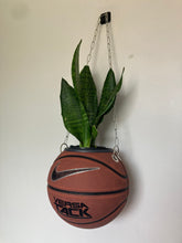 Charger l&#39;image dans la galerie,    decoration-nba-sneakers-room-ballon-de-basketball-planter-pot-de-fleurs-nike
